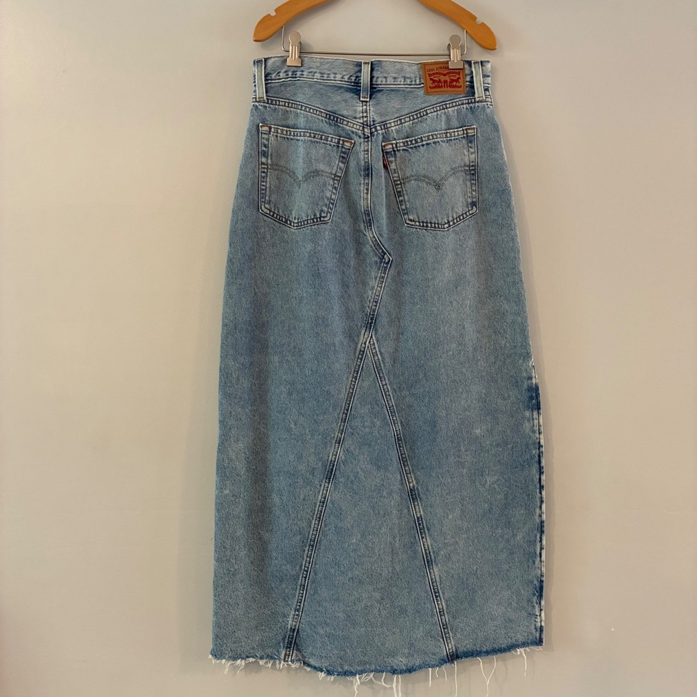 Levi's Denim Skirt 28 Maxi RawHem ButtonFly Boho Western Cowgirl Festival Hippie - Picture 2 of 9